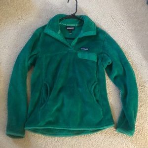 Green patagonia pullover